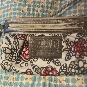 Coach Poppy purse 8x5
